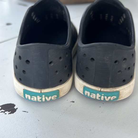 Native Shoes black size 10 - Picture 2 of 6